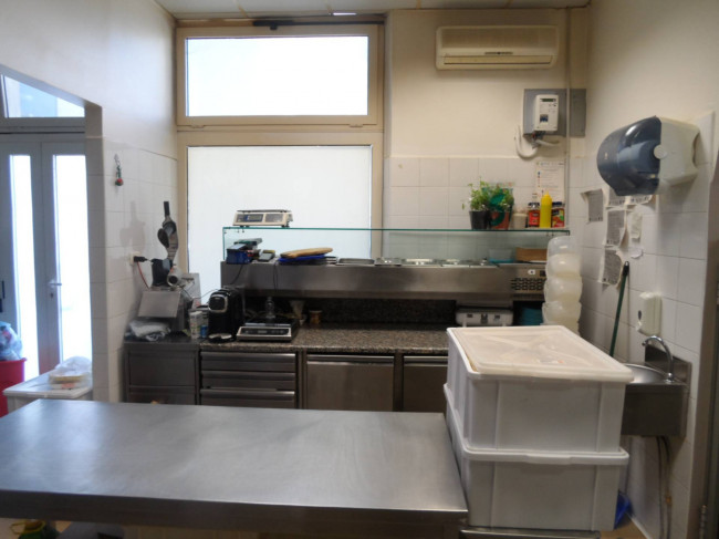 Pizzeria al taglio e d'asporto in vendita a San Benedetto del Tronto
