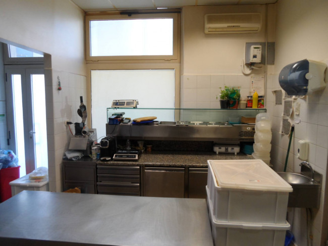 Pizzeria al taglio e d'asporto in vendita a San Benedetto del Tronto