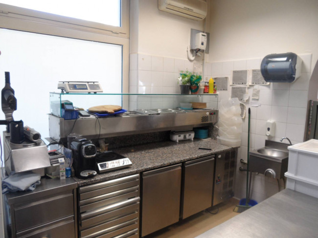 Pizzeria al taglio e d'asporto in vendita a San Benedetto del Tronto