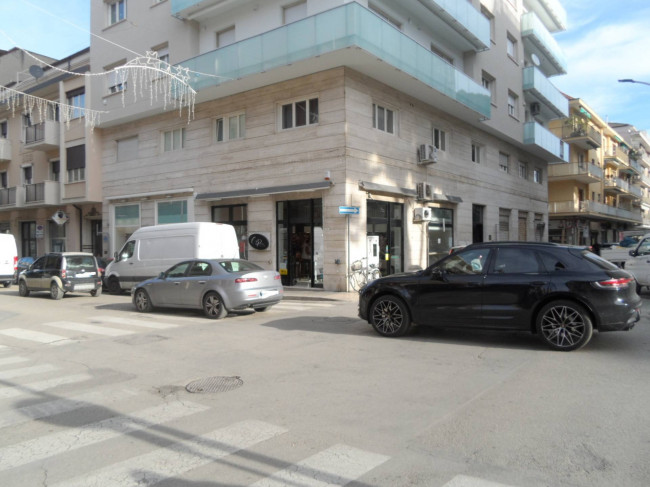 Locale commerciale in vendita a San Benedetto del Tronto