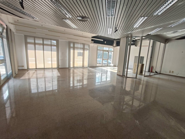 Locale commerciale in affitto a San Benedetto del Tronto