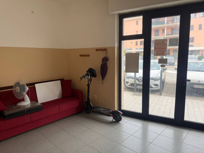Locale commerciale in affitto a San Benedetto del Tronto