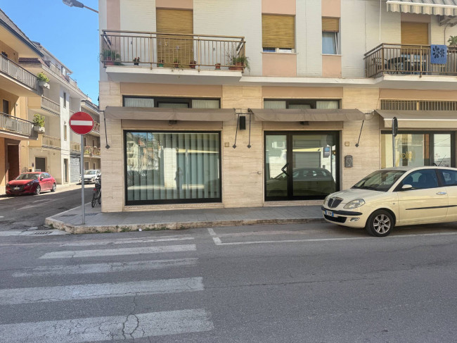 Locale commerciale in affitto a San Benedetto del Tronto