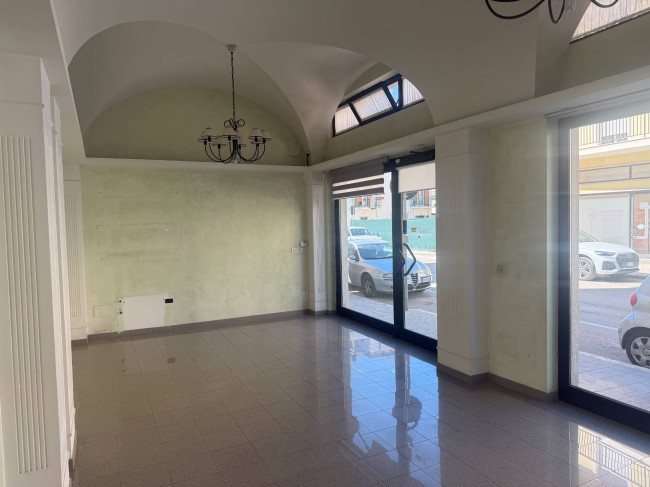 Locale commerciale in affitto a San Benedetto del Tronto