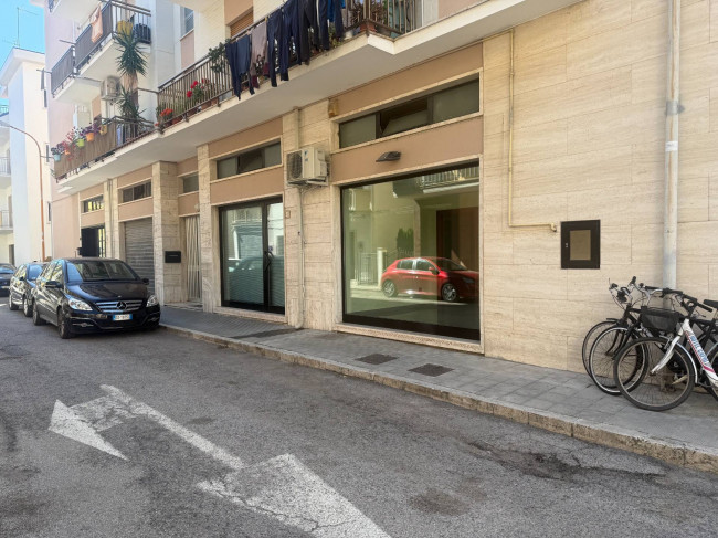 Locale commerciale in affitto a San Benedetto del Tronto