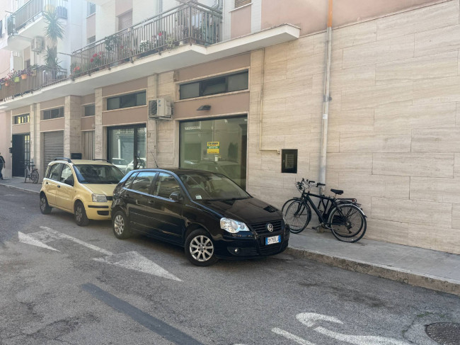 Locale commerciale in affitto a San Benedetto del Tronto