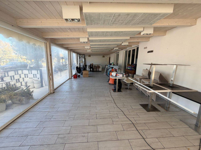 Locale commerciale in affitto a San Benedetto del Tronto