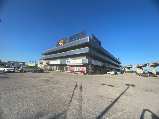 Locale commerciale in vendita a San Benedetto del Tronto