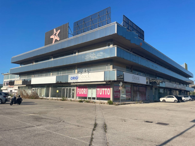 Locale commerciale in vendita a San Benedetto del Tronto