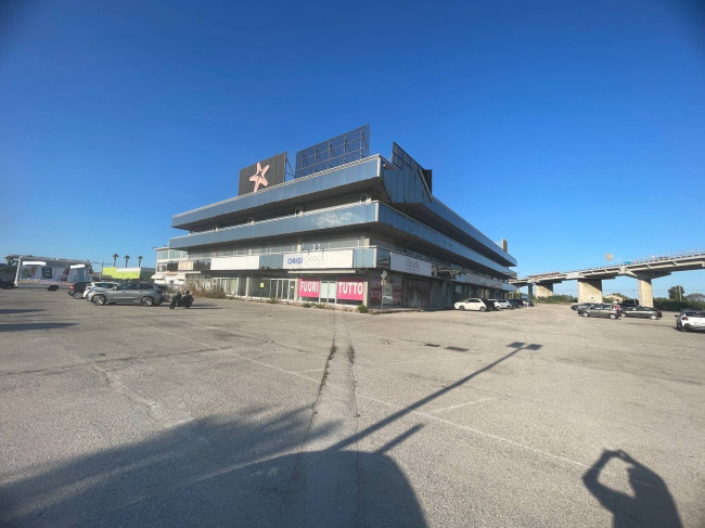 Locale commerciale in vendita a San Benedetto del Tronto