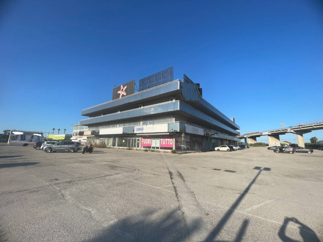 Locale commerciale in vendita a San Benedetto del Tronto