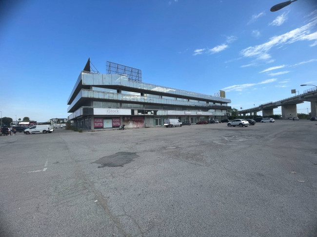 Locale commerciale in vendita a San Benedetto del Tronto