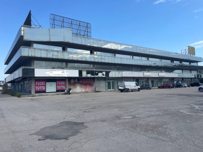 Locale commerciale in vendita a San Benedetto del Tronto
