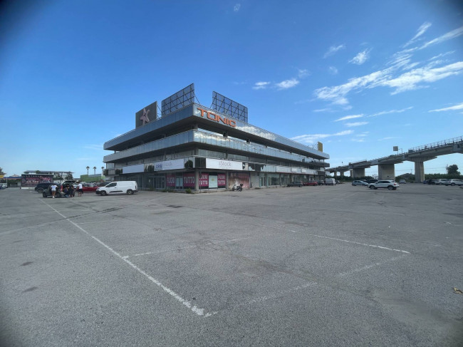 Locale commerciale in vendita a San Benedetto del Tronto