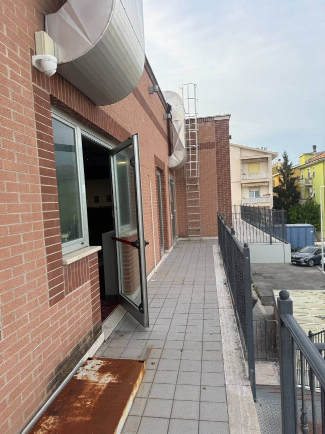 Locale commerciale in affitto a San Benedetto del Tronto
