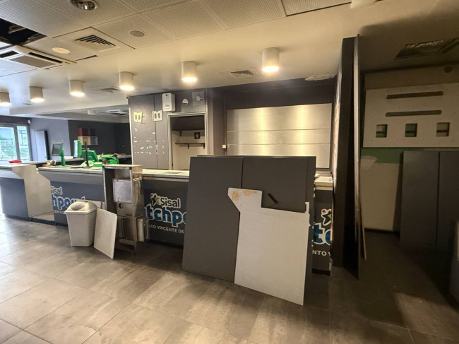 Locale commerciale in affitto a San Benedetto del Tronto