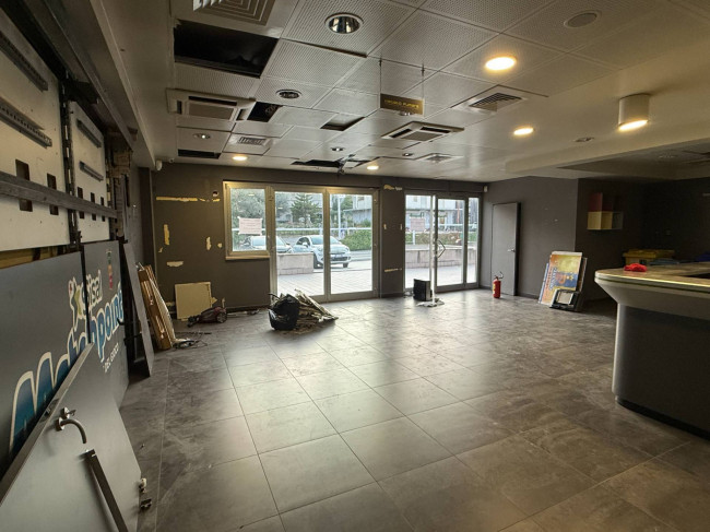 Locale commerciale in affitto a San Benedetto del Tronto