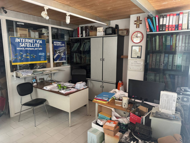 Locale commerciale in affitto a San Benedetto del Tronto