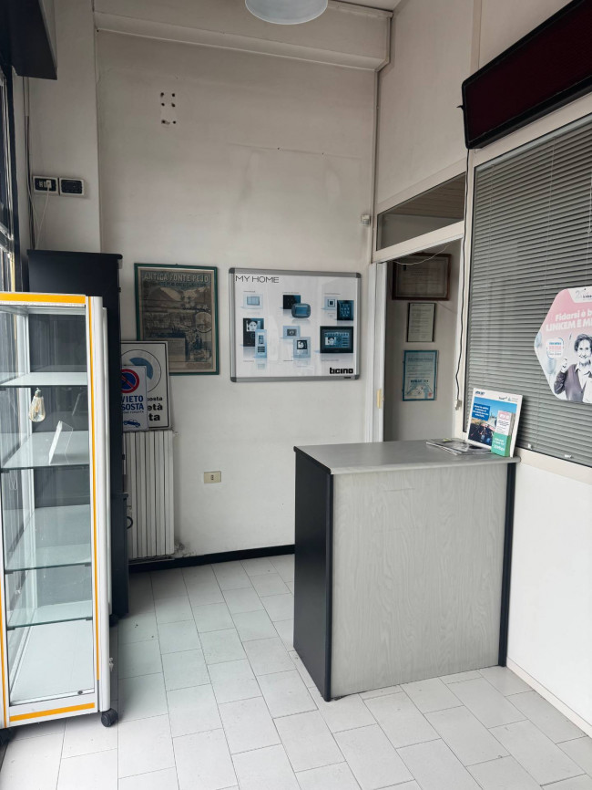Locale commerciale in affitto a San Benedetto del Tronto