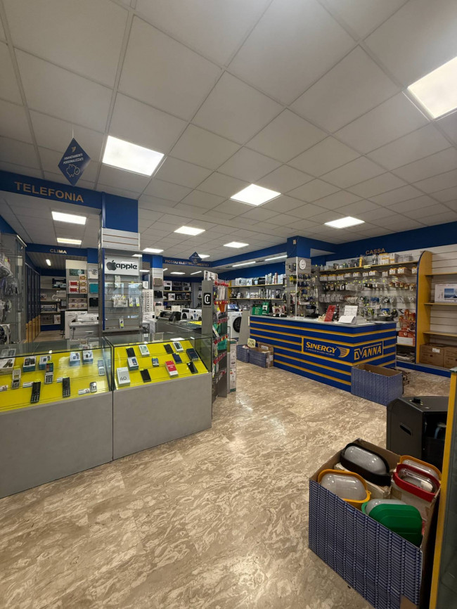 Locale commerciale in affitto a San Benedetto del Tronto