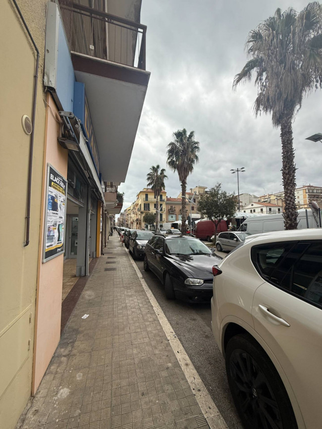 Locale commerciale in affitto a San Benedetto del Tronto