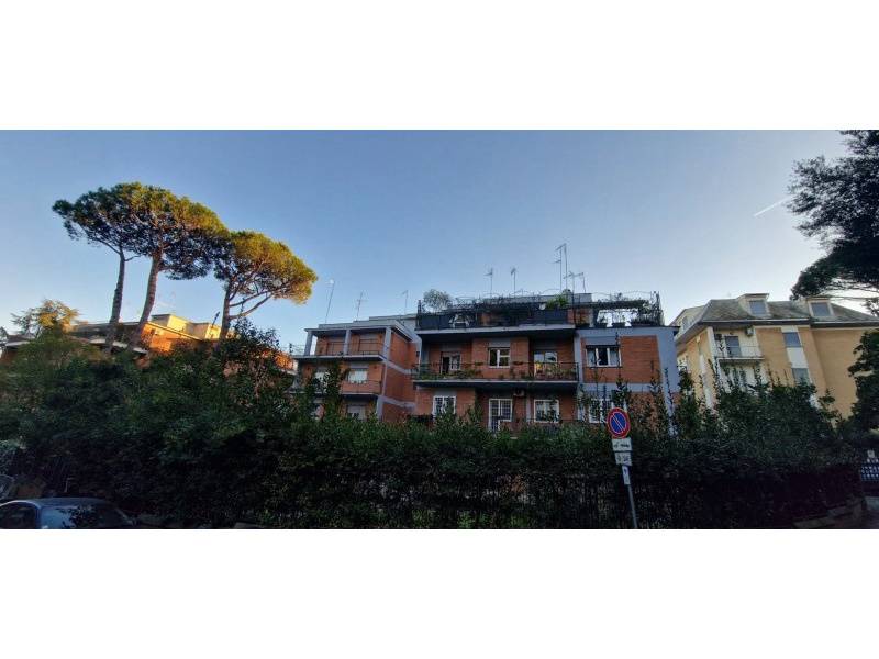 1231646 Quadrilocale in Via Della Mendola, Roma, Zona Cortina d