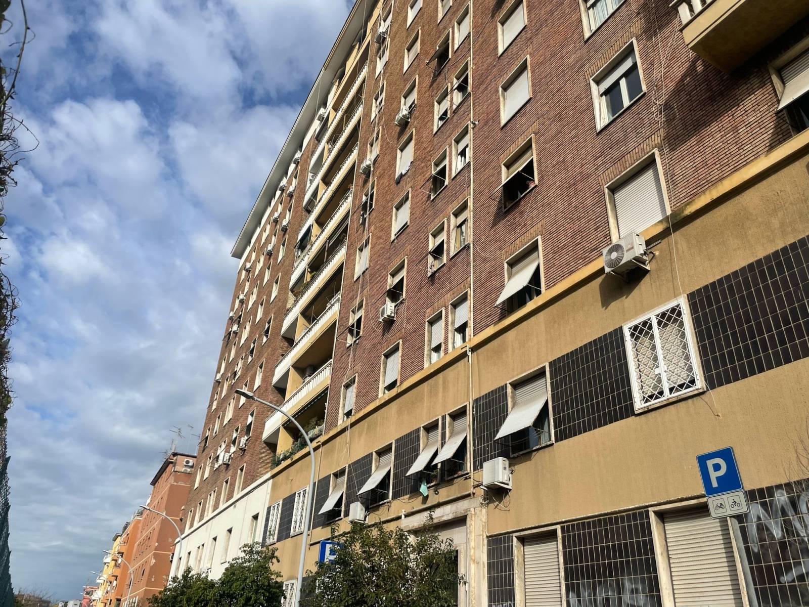 1232079 Trilocale in Via Ivrea, Roma, Zona Appio Latino