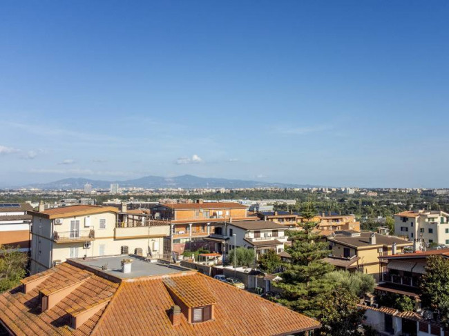 Palazzo in vendita a Magliana, Roma (RM)