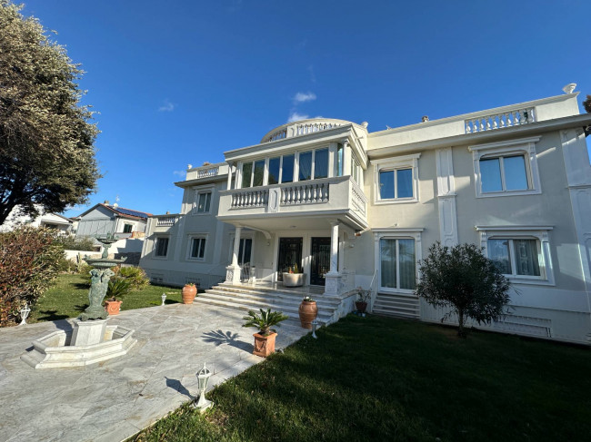 Villa in vendita a Livorno