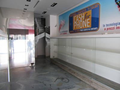 Negozio in affitto a Forlì