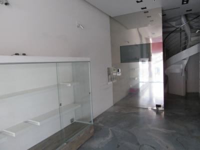 Negozio in affitto a Forlì