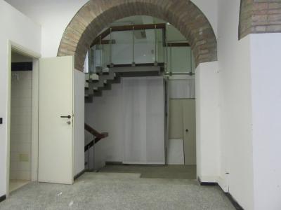 Fondo Commerciale in affitto a Forlì