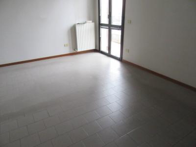 Fondo Commerciale in affitto a Forlì