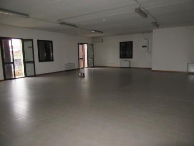 Fondo Commerciale in affitto a Forlì