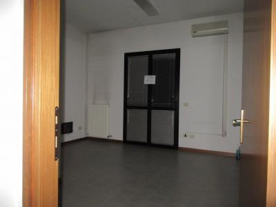 Fondo Commerciale in affitto a Forlì