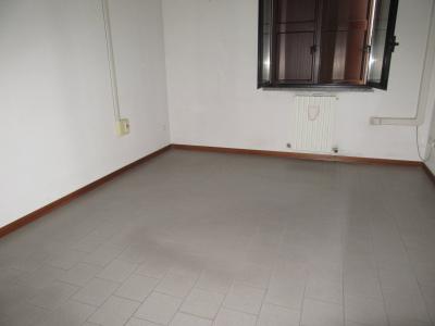 Fondo Commerciale in affitto a Forlì