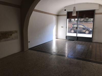 Fondo Commerciale in affitto a Certaldo