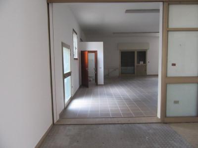 Fondo Commerciale in affitto a Forlì