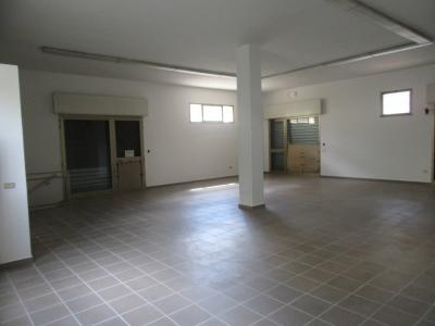 Fondo Commerciale in affitto a Forlì