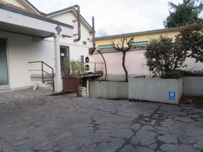 Fondo Commerciale in affitto a Forlì