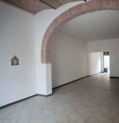 Fondo Commerciale in affitto a Castelfiorentino