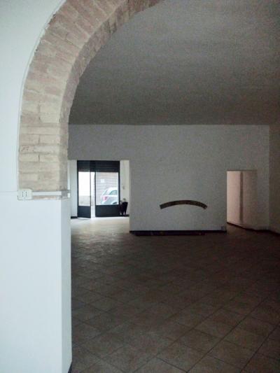 Fondo Commerciale in affitto a Castelfiorentino
