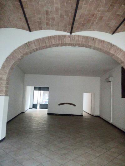 Fondo Commerciale in affitto a Castelfiorentino