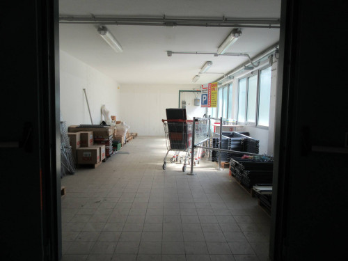 Fondo Commerciale in affitto a Forlì