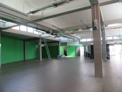 Fondo Commerciale in affitto a Forlì