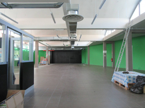 Fondo Commerciale in affitto a Forlì