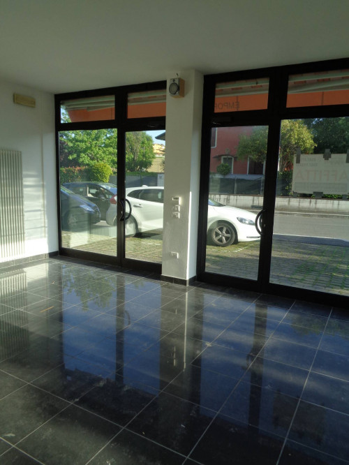 Negozio in affitto a Longiano