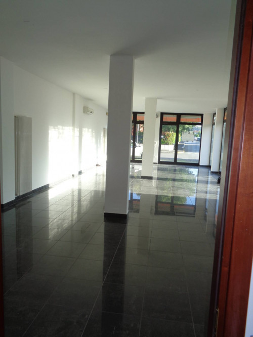 Negozio in affitto a Longiano