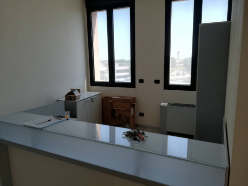Fondo Commerciale in affitto a Forlì