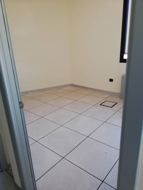 Fondo Commerciale in affitto a Forlì